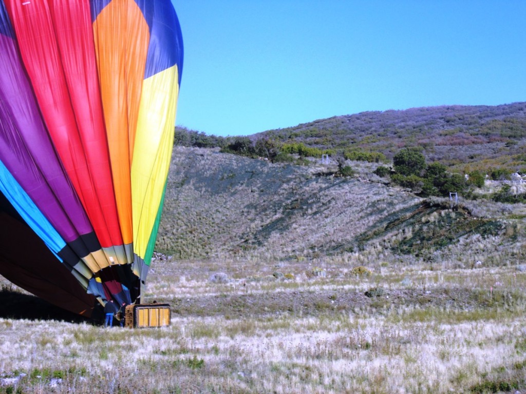 Filling hot air balloon by Jack Simmons